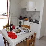 Baia Di Carlino Tourist Appartamento *