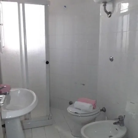 Baia Di Carlino Tourist Appartement *
