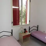 Baia Di Carlino Tourist Апартаменты *